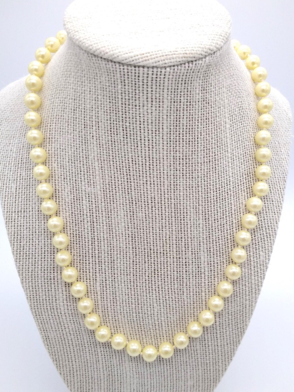 Woman’s Avon Vintage Faux Pearl Necklace